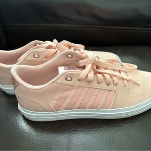 K-Swiss Pink Sneakers Low-Top Athletic